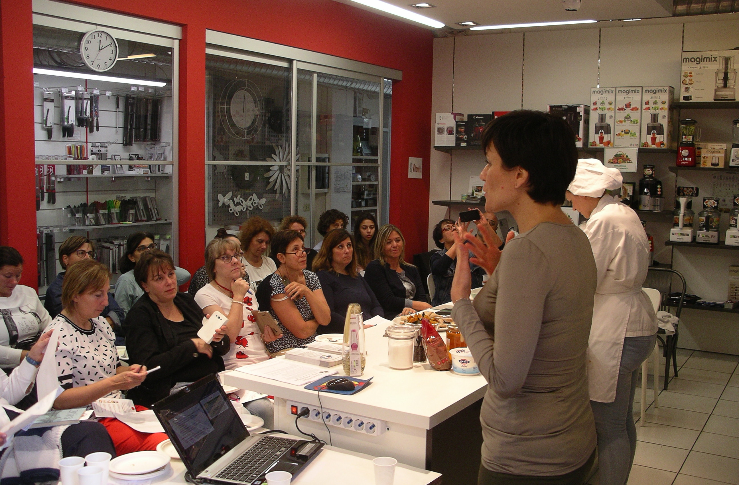 CA0101-Giovanna Pinelli nutrizionista presenta contenuti corso